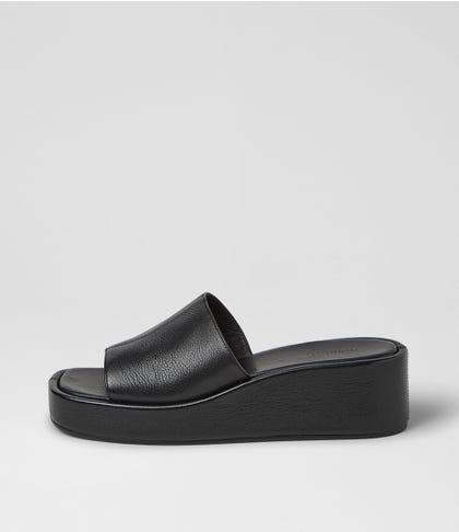 Chevrone Black Leather Sandals